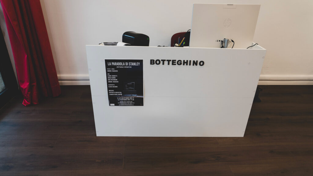 Il bancone del botteghino del Teatro degli Audaci Off